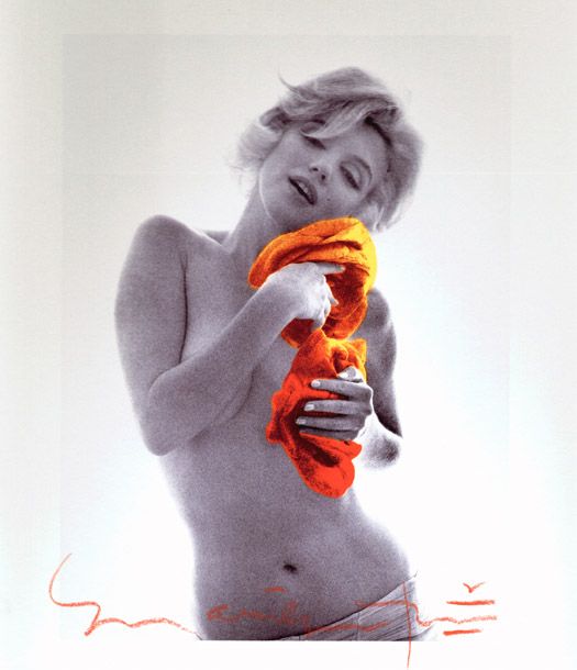 @Bert Stern - Marilyn Monroe_rose_to_face_orange  La dernière séance, 1962