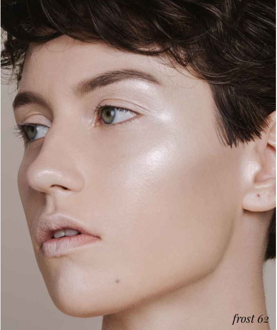 Lidschatten Naturkosmetik MADARA Beige Gold Guilty Shades Frost swatch liquid organic makeup Eye & Cheek multi-shadow