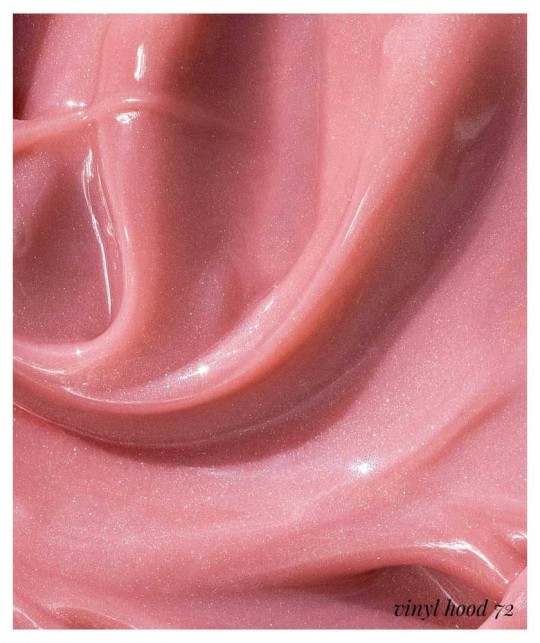 Naturkosmetik Lipgloss Madara organic makeup Glossy Venom Hydrating green beauty vegan clean Rosa Vinyl Hood swatch