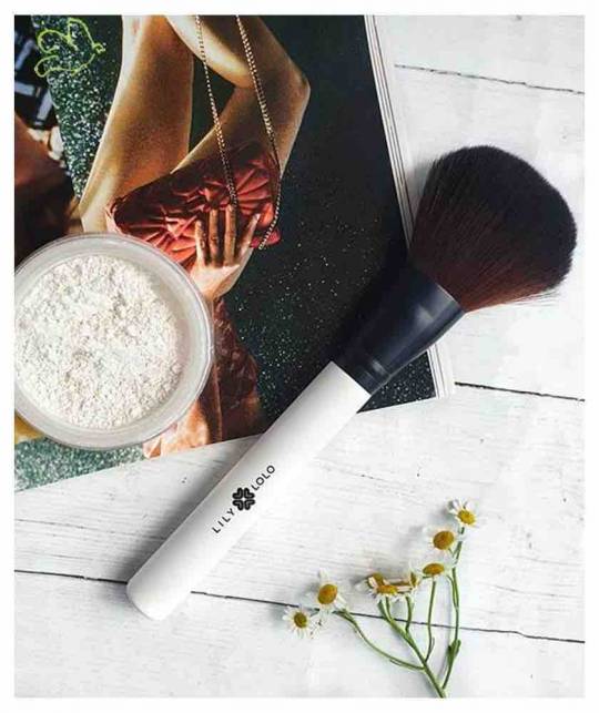 Lily Lolo Puderpinsel Powder Brush mineral cosmetics Naturkosmetik l'Officina Paris