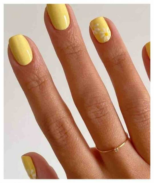 Manucurist Gel Nail Polish Green FLASH Mimosa LED pastel yellow natural manicure l'Officina Paris