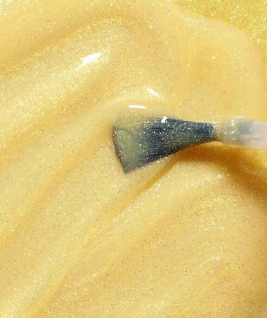Kinder Nagellack PIA die Biene Petite Manucurist gelb gold Schimmer