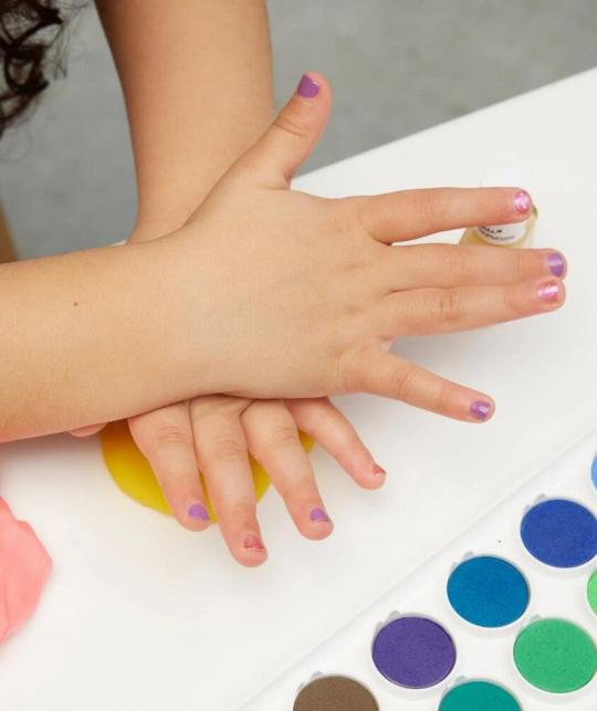 Kinder Nagellack Lila Petite Manucurist LILY das Einhorn ungiftige Farben wasserlöslich