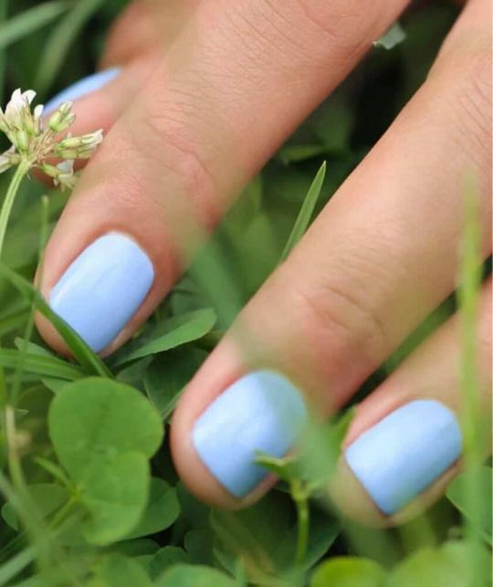 Vernis Lilas Manucurist GREEN bleu ciel pastel ongles naturel l'Officina Paris