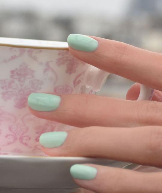 pastel green Nail Polish Mint Manucurist natural manicure l'Officina Paris
