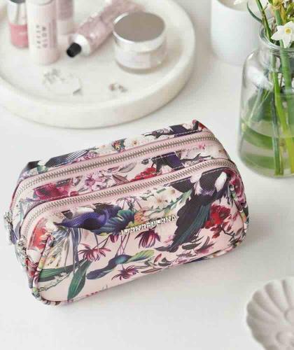 Wash Bag beauty essentials pink Vegan Joana Fulana Treasure Garden gift idea