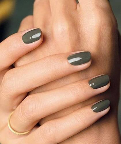 Vernis vert Khaki GREEN Manucurist gris l'Officina Paris