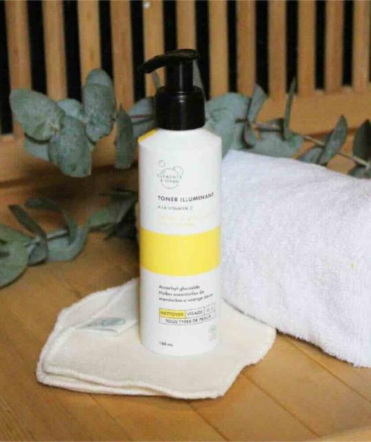 Illuminating Toner Vitamin C natural skincare Clémence & Vivien delicate shimmery finish glowy skin l'Officina Paris