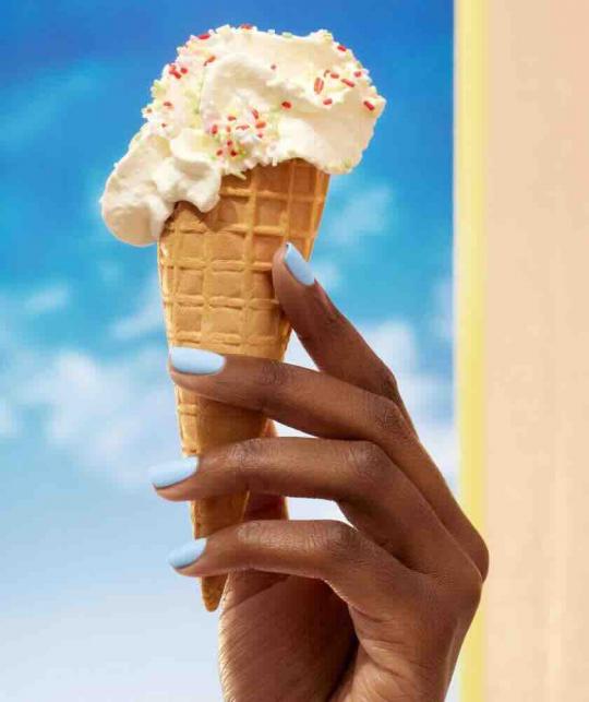 Nagellack hellblau Manucurist GREEN Bubble Pastell himmelblau l'Officina Paris