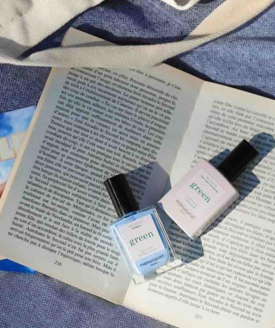 Nagellack hellblau Manucurist GREEN Bubble Pastell himmelblau l'Officina Paris