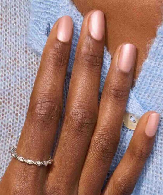 Carnation Vernis GREEN Manucurist beige rosé nacré l'Officina Paris