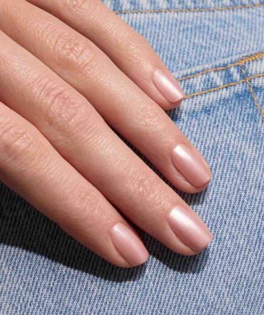 Carnation Vernis GREEN Manucurist beige rosé nacré l'Officina Paris