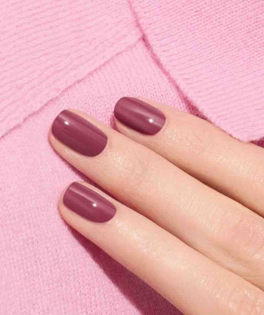 Nagellack Pflaume Violett Manucurist GREEN Victoria Plum l'Officina Paris Naturkosmetik