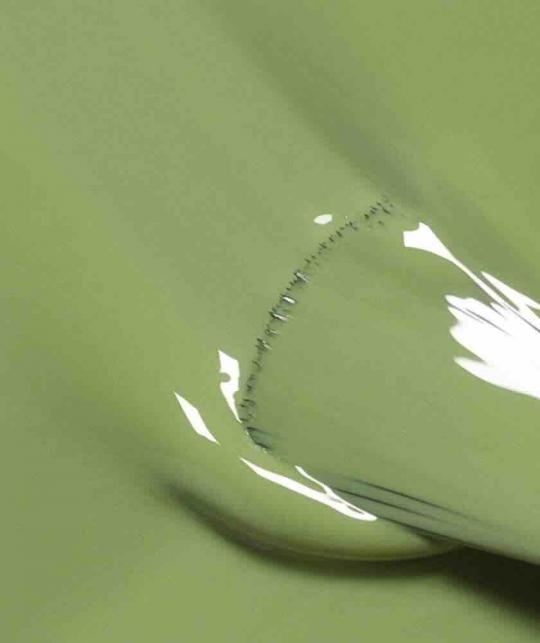 Olivgrüne Nuance Tuileries GREEN™ Manucurist, intensive und glänzende Nagelfarbe