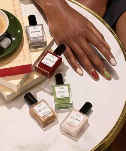 Elegante Pariser Herbst-Maniküre mit Green™ Manucurist Nagellack