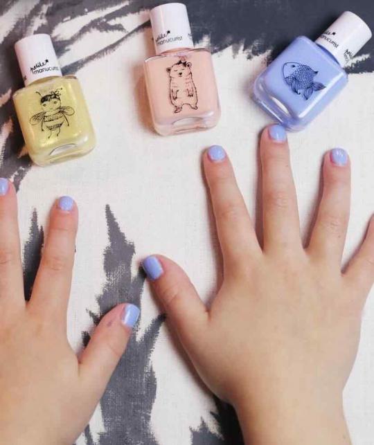 Kreatives Spiel mit Petite Manucurist wasserbasiertem, ungiftigem Kinder-Nagellack