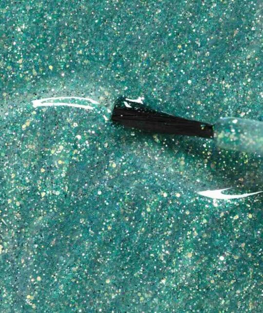 Swatch des MARIUS Tannengrün Nagellacks, Gold und Silber schimmernd, Petite MANUCURIST.