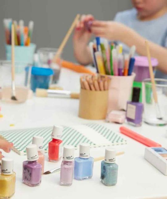 Kinder-Maniküre, abwaschbarer Nagellack, fröhliche und kreative Farbtöne