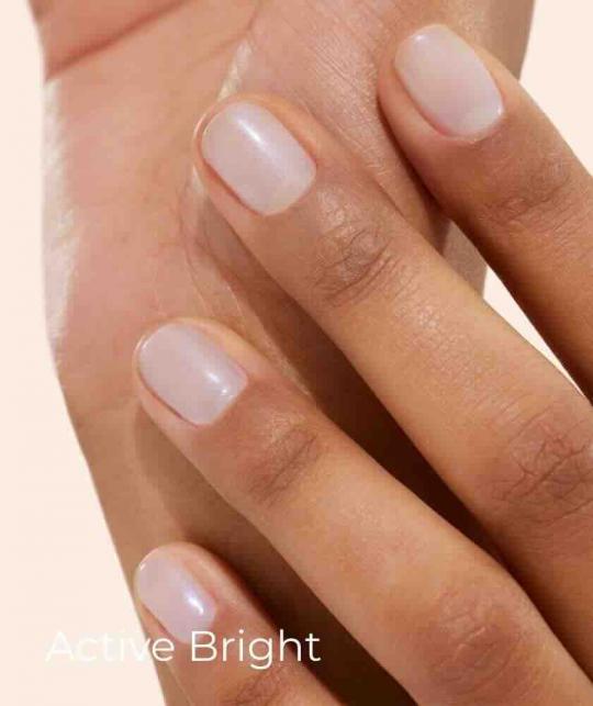 Manicure with Active Bright – brightening effect from the Trio Active™ Mini Smoothies Manucurist – L'Officina Paris