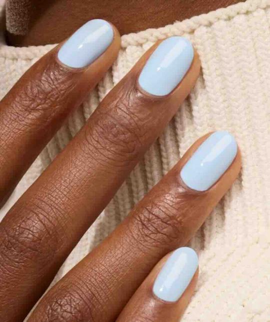 Sanftes Himmelblau - Nagellack Bubble Green Manucurist für eine gepflegte Maniküre