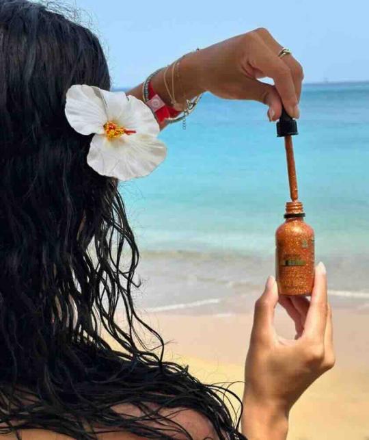 Schimmerndes Trockenöl mit Monoi Duft - Körperöl Naturkosmetik Clémence & Vivien - bei l'Officina Paris