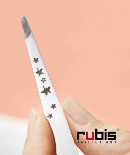 Zoom auf die fein eingestanzten Sterne der Rubis Pinzette Six Stars, Präzisionspinzette mit Edelstahlspitzen