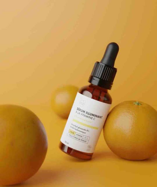 Gesichtspflege-Routine mit Vitamin C und Hyaluronsäure Serum – frisch & fruchtig | Clémence & Vivien L’Officina Paris