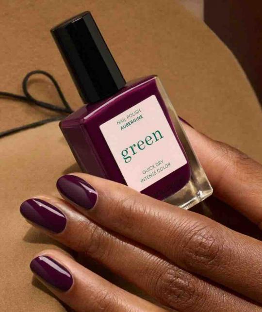 Aubergine GREEN™ Manucurist nail polish, deep burgundy-purple, elegant and sophisticated L'Officina Paris