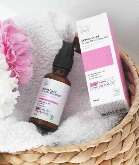 Azelaic Acid Radiance Serum by Clémence & Vivien, natural and soft setting, skin-perfecting facial care L'Officina Paris