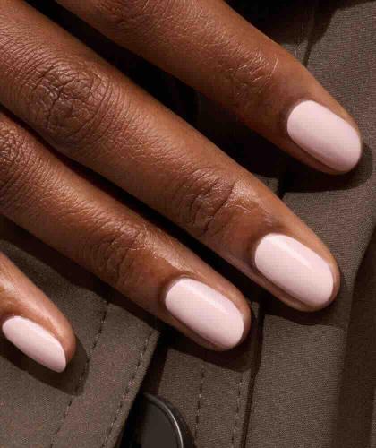 Creamy pale pink nails with Green Blossom Manucurist polish