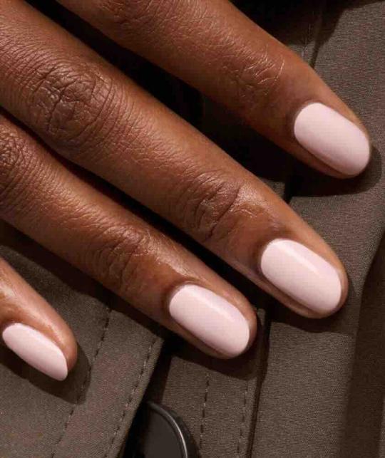 Creamy pale pink nails with Green Blossom Manucurist polish