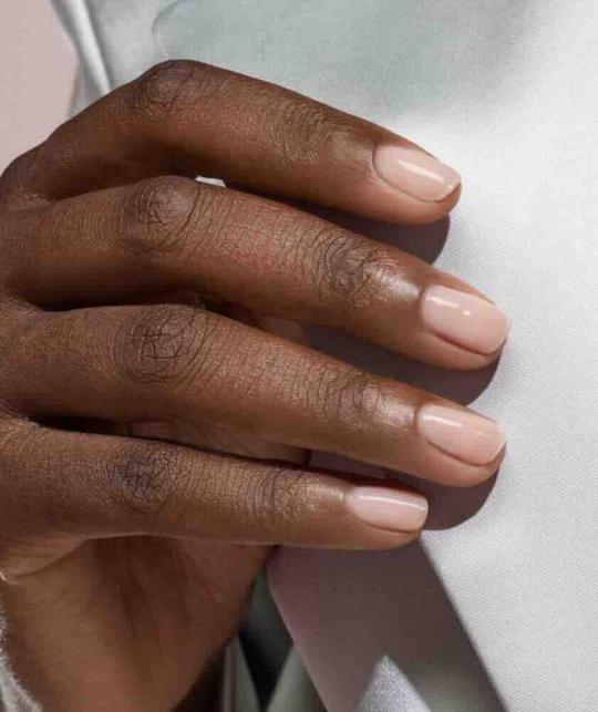 Vernis Pale Rose GREEN MANUCURIST pastel nude transparent ongles naturels - clean manucure