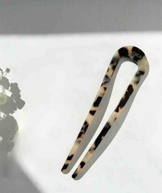 Large tortoiseshell French hair pin BACHCA Paris, elegant and practical hair accessory French style