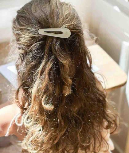 Ivory Barrettes BACHCA Paris – half-up hairstyle, chic and natural - French style | L’Officina Paris