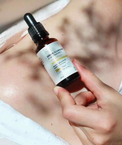 Vitamin C und Hyaluronsäure Serum – Energie-Booster für müde Haut Naturkosmetik