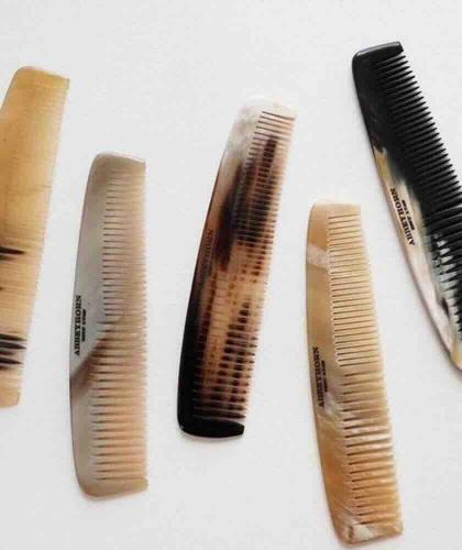 ABBEYHORN Kleiner Hornkamm, breite und enge Zahnung (15 cm) - Unikat in Farbe und Musterung, handgefertigt in England