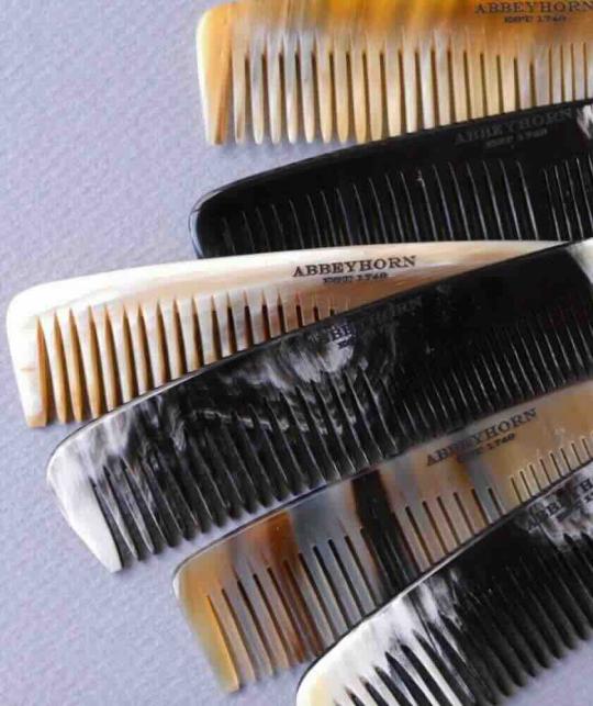 Peigne en corne naturelle, fait main en Angleterre - ABBEYHORN - artisanat anglais - l'Officina Paris