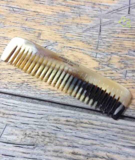 Peigne en corne Abbeyhorn barbe, cheveux, bébé mini 9 cm, fait main et poli en Angleterre - accessoire luxe l'Officina Paris