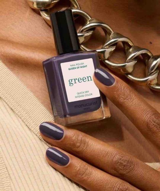 Green Queen of Night nail polish by Manucurist, deep violet with gray undertones – l’Officina Paris