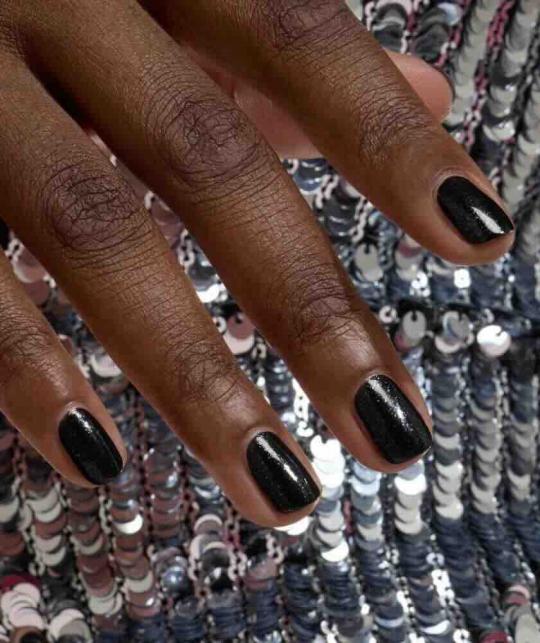 Sparks, sparkling black nail polish with silver glitter GREEN™ Manucurist – captivating manicure
