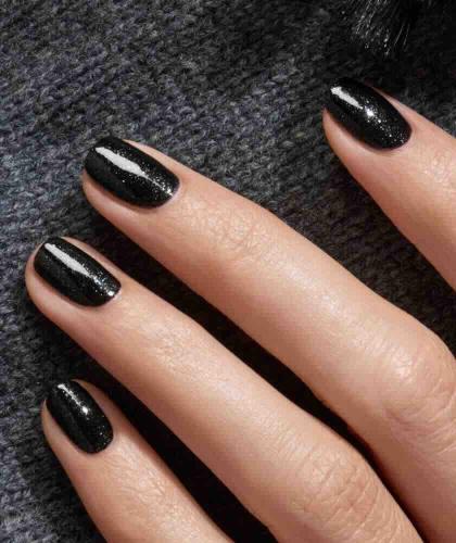Sparks, intense black nail polish with sparkling silver glitter GREEN™ Manucurist – chic manicure