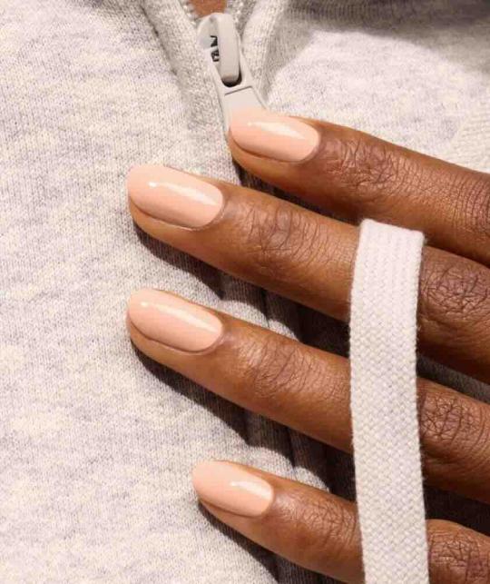 Vernis Pink Sand, flacon et couleur beige rosé GREEN™ Manucurist – ongles lumineux