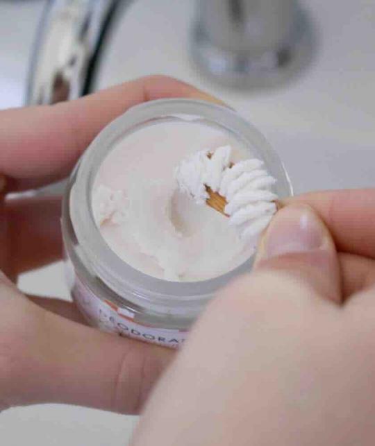Le Fleuri Bio-Deodorant von Clémence & Vivien mit langanhaltendem Schutz, cremige Textur