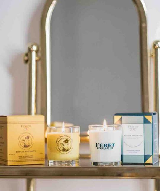 Duftkerze Art-Déco Veilchen von Féret Parfumeur in einem raffinierten französischen Interieur