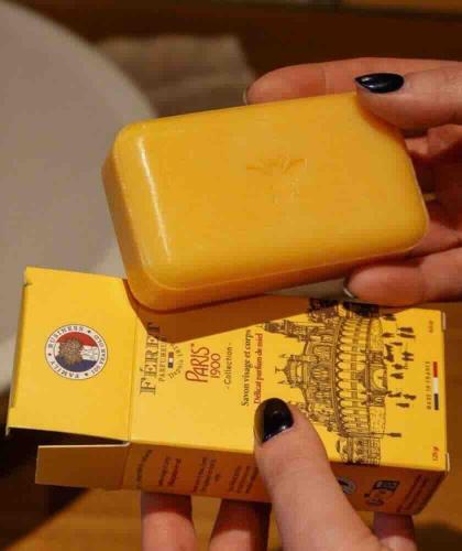 Féret Parfumeur Naturseife mit Honig für Gesicht & Körper mit Verpackung, Vintage-Kosmetik aus Frankreich