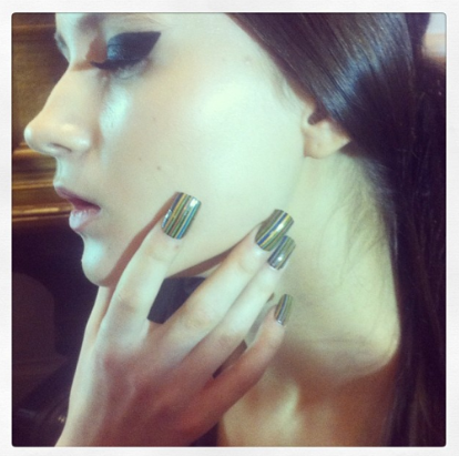 Les vernis Priti NYC au défilé Haute Couture Oscar Carvallo à Paris