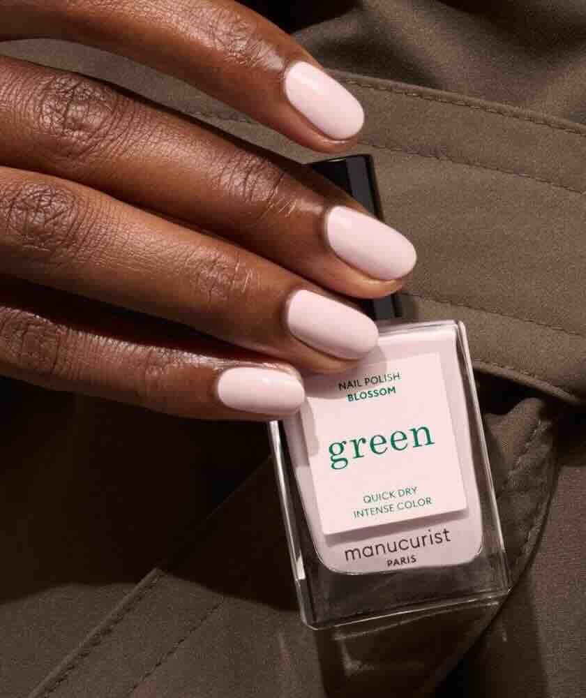 vernis rose pâle crémeux, opaque
 Blossom MANUCURIST - l'Officina Paris