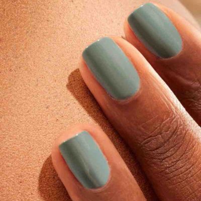 vernis à ongles sauge gris vert Manucurist Green l'Officina Paris