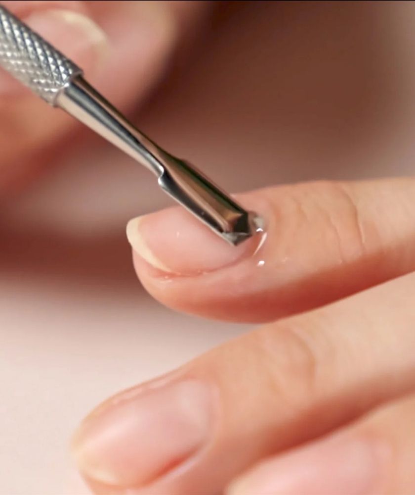 Pousse Cuticules en acier MANUCURIST Paris, pour une manucure impeccable - l'Officina Paris