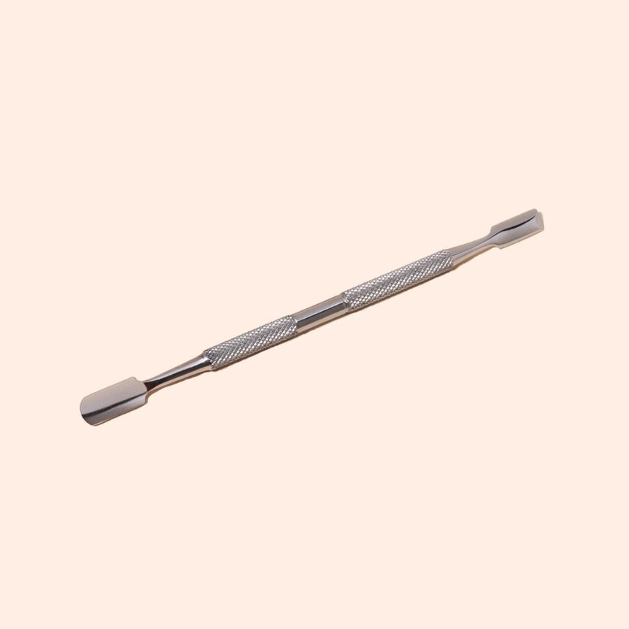 Pousse Cuticules en acier MANUCURIST - les essentiels beauté de l'automne l'Officina Paris